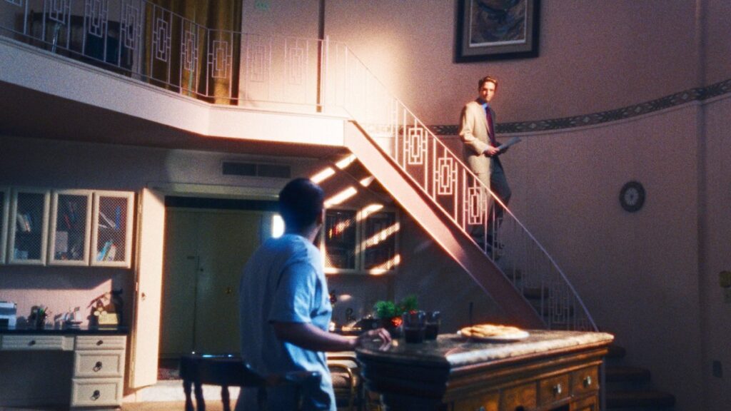 Tony Revolori, Robert Pattinson in una scena di Primetime.